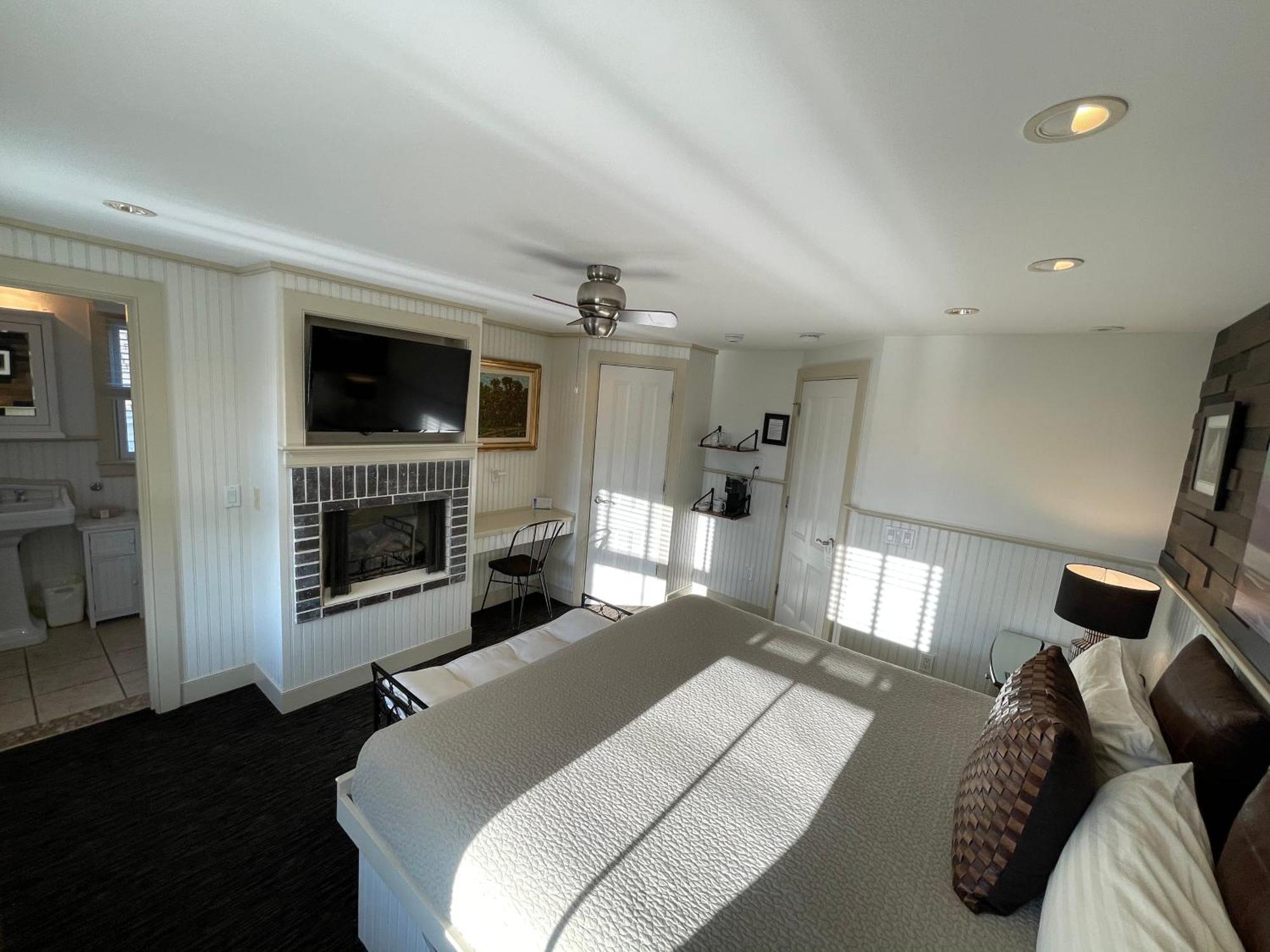 White Porch Inn โพรวินซ์ทาวน์ ภายนอก รูปภาพ